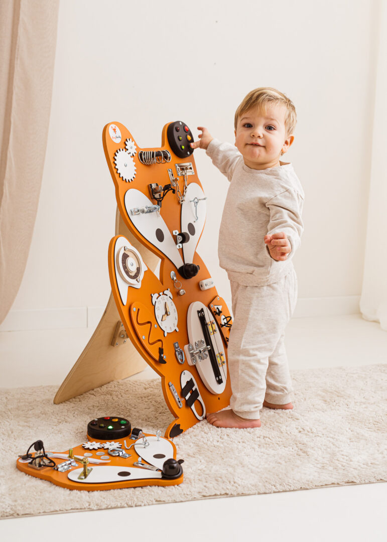 tablica manipulacyjna rudy lisek sensoryczna drewniana