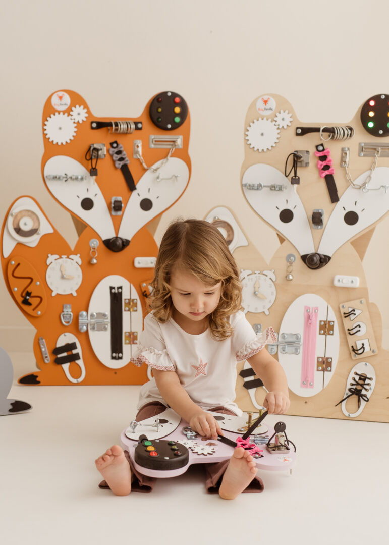 tablica manipulacyjna drewniana sensoryczna lisek lisiczka